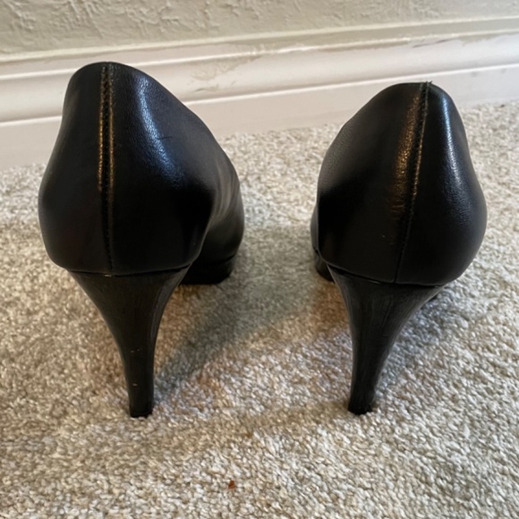 Bandolino Pumps - Leather Uppers - 8.5 - Picture 3 of 4